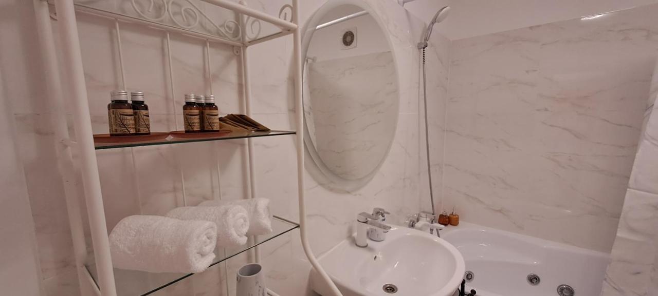 Cotroceni Accommodations Upstairs Bukarest Exteriör bild